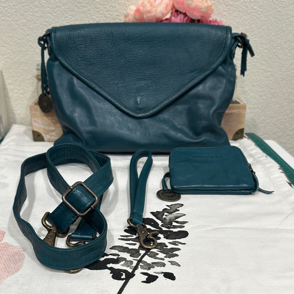 Wanderers Teal Marseille Crossbody Clutch with Venetian Card Wallet Set - Picture 1 of 12